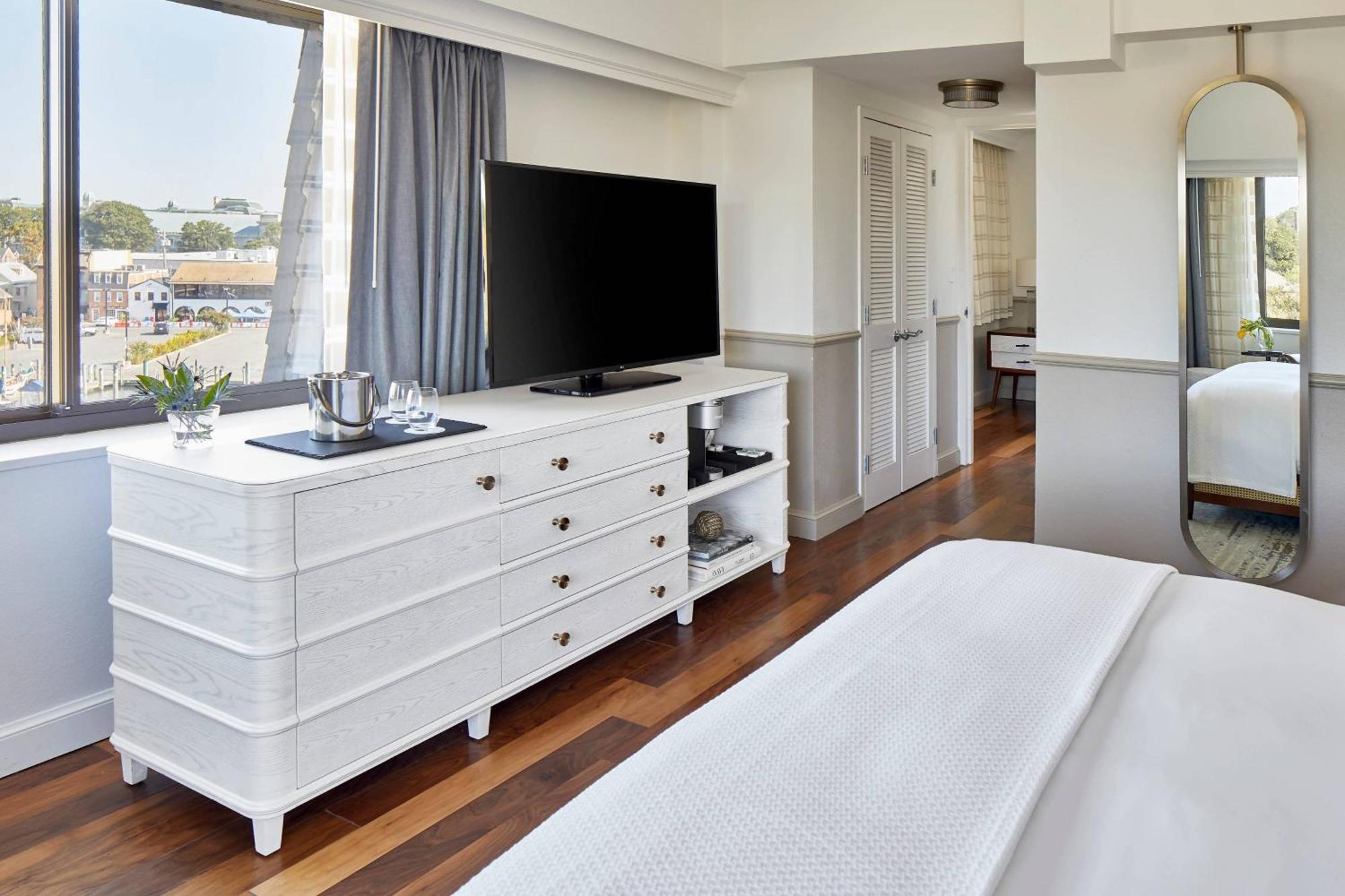 Waterfront Hotel, Autograph Collection